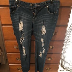 🚫SOLD🚫 Forever 21 Destroyed Jeans